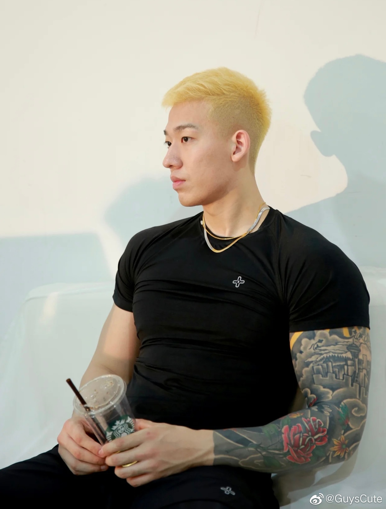 韩国欧巴自拍秀肌肉纹身 肤白貌美的小哥哥(4)-日韩帅哥图片-帅哥图库网